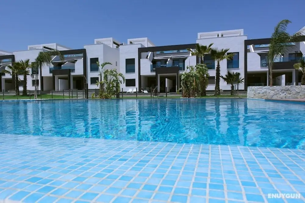 Oasis Beach IX - Christina - Öne Çıkan Resim