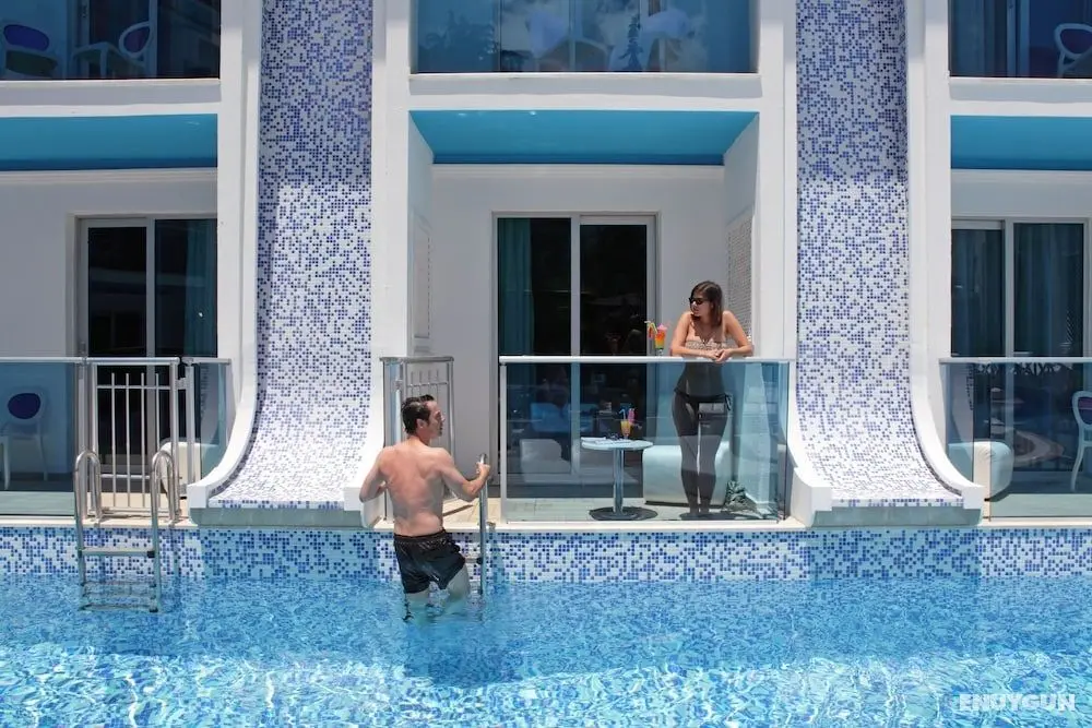 Ocean Blue High Class Hotel - Öne Çıkan Resim