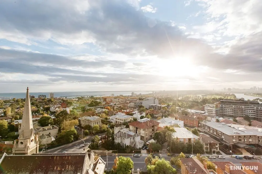 Ocean Views St Kilda Apartment by Ready Set Host - Oda Düzeni