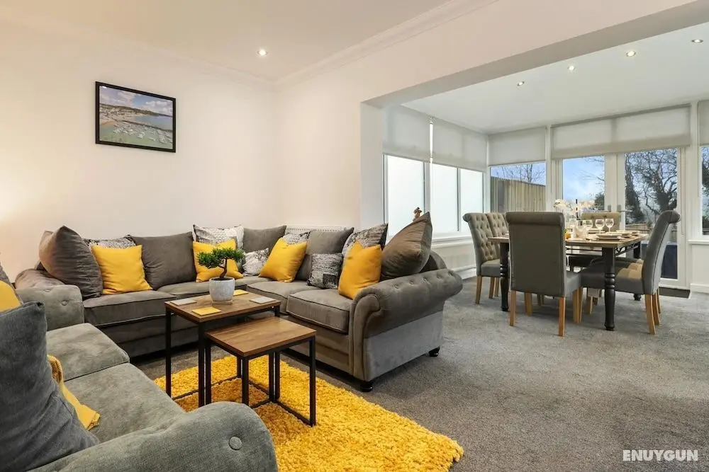 Ocean Waves - Ground Floor Apartment Pet Friendly Enclosed Garden - Oda