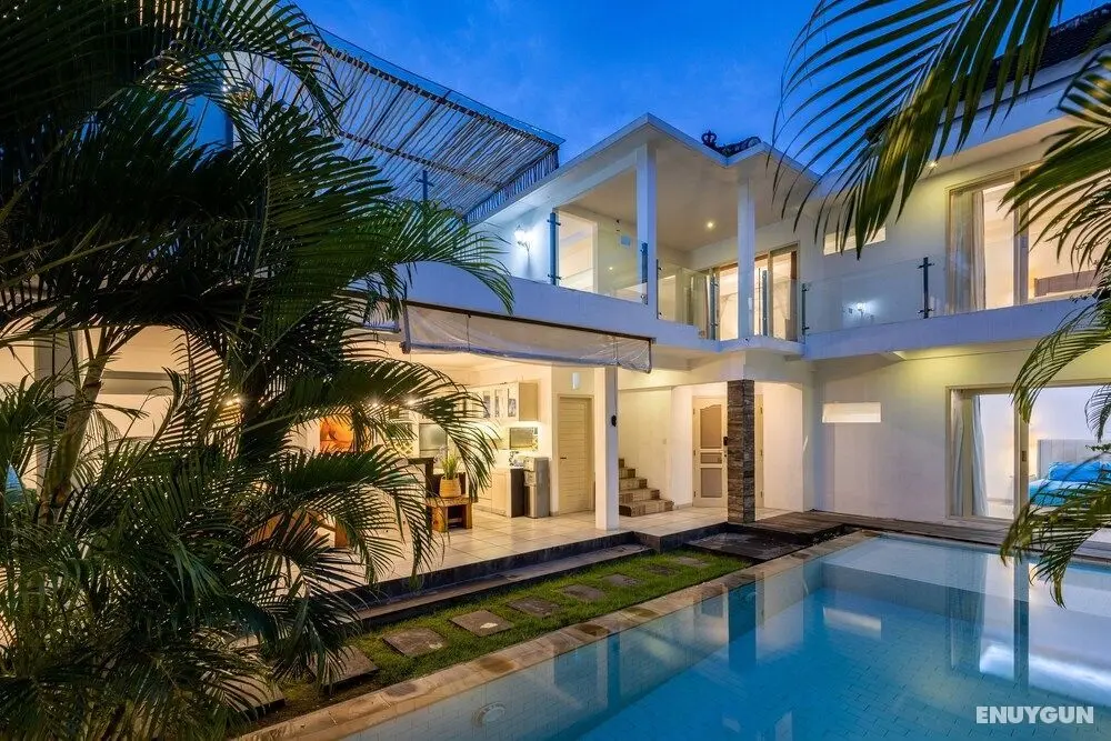 Oceana 4BR Villa in Seminyak By azure - Öne Çıkan Resim