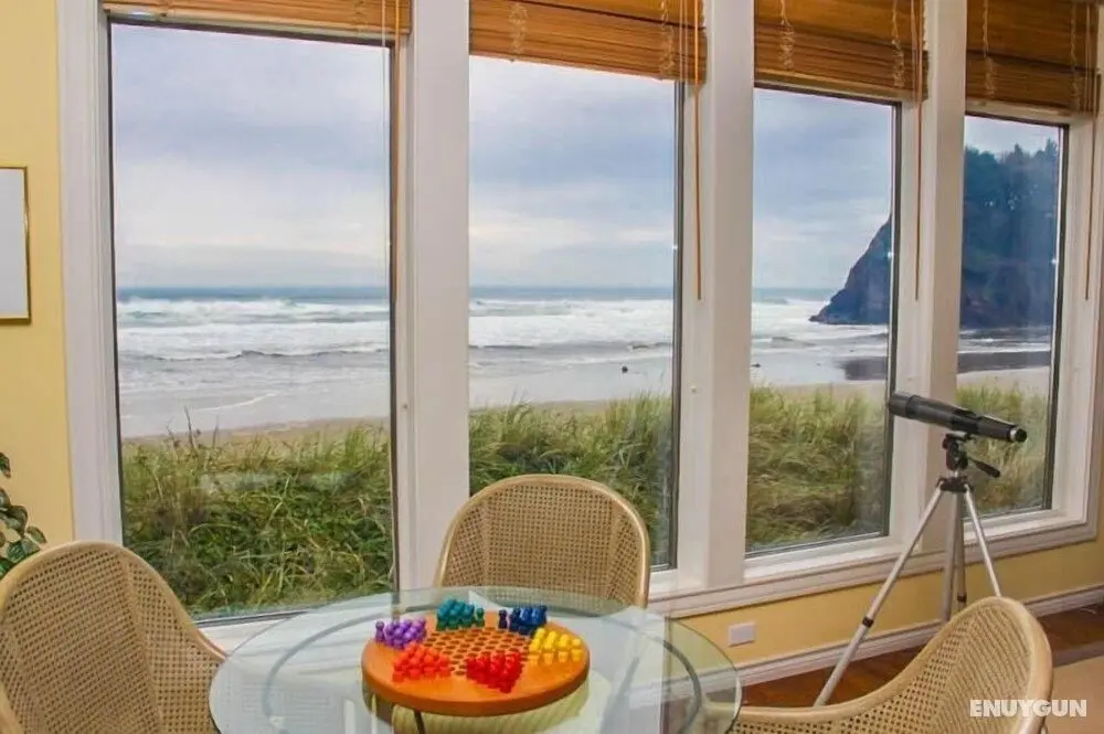 Oceanfront Retreat - Öne Çıkan Resim