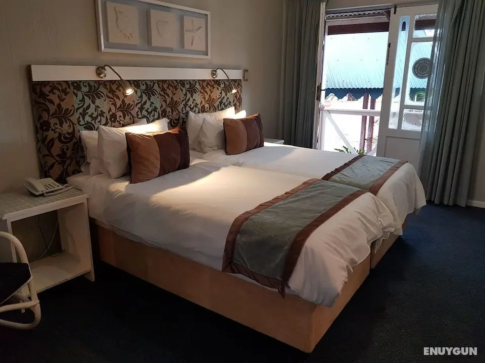 Oceans Hotel & Self Catering - Öne Çıkan Resim