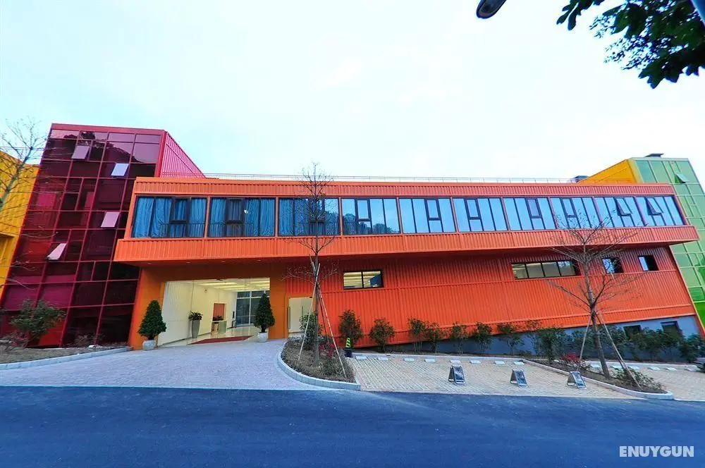 OCT East Cargo Hostel - Genel