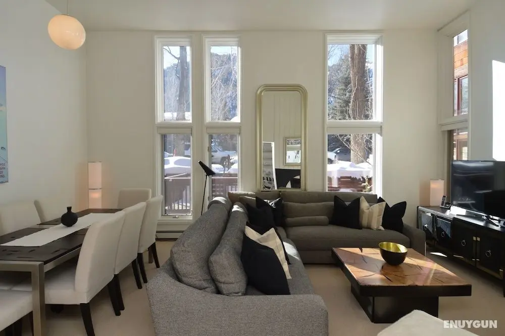 Old Hundred by Frias Properties - Öne Çıkan Resim