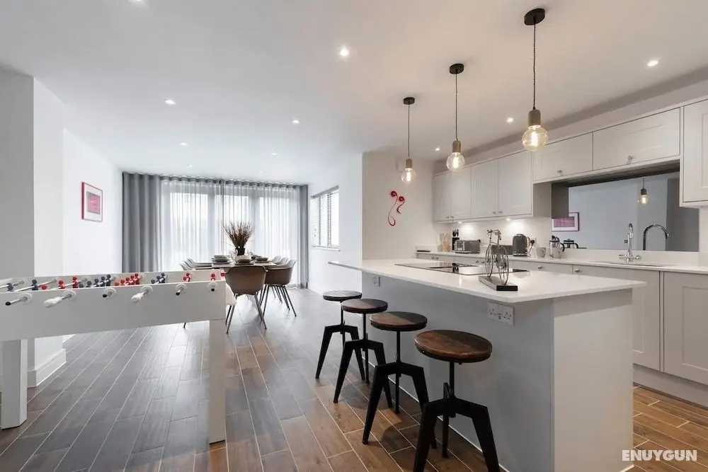 The Old Surgery - Stunning 4 Bedroom Home With Parking In Cheltenham - Öne Çıkan Resim