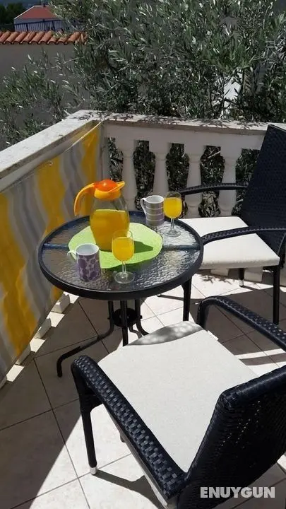 Olive - Swimming Pool - SA4 - Öne Çıkan Resim