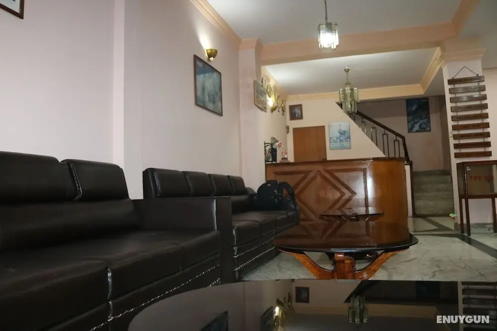 Om Tara Guest House - Lobi