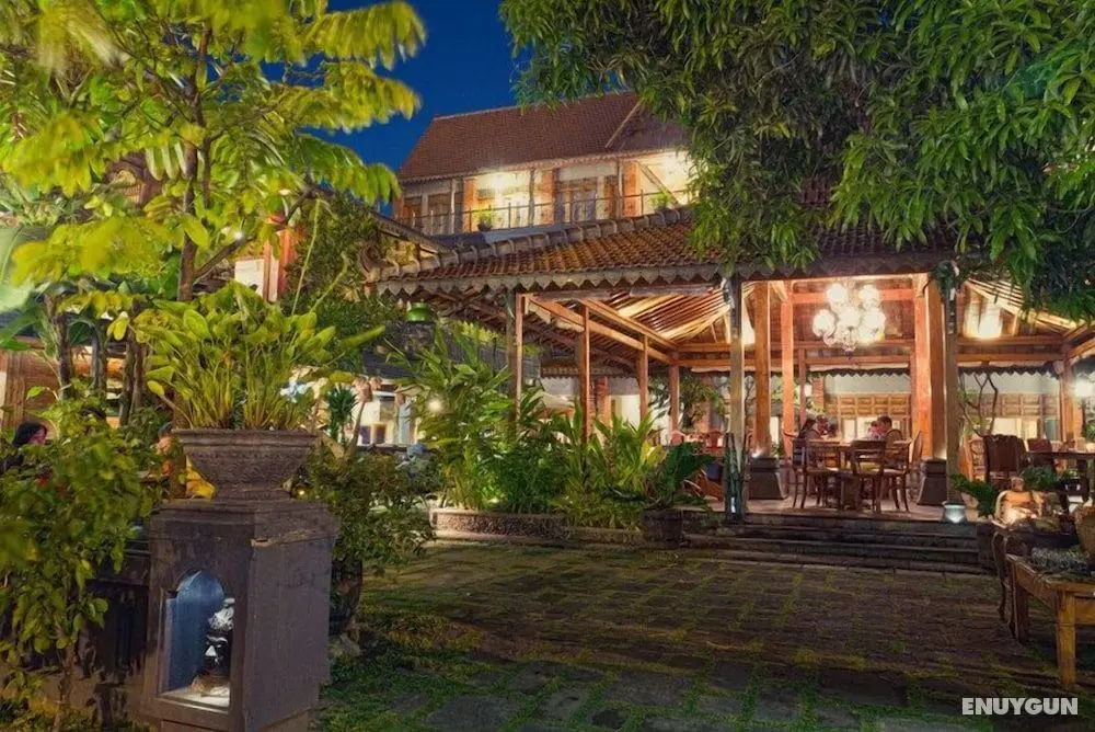 Omah Sinten Heritage Hotel & Resto - Yerinde Yemek