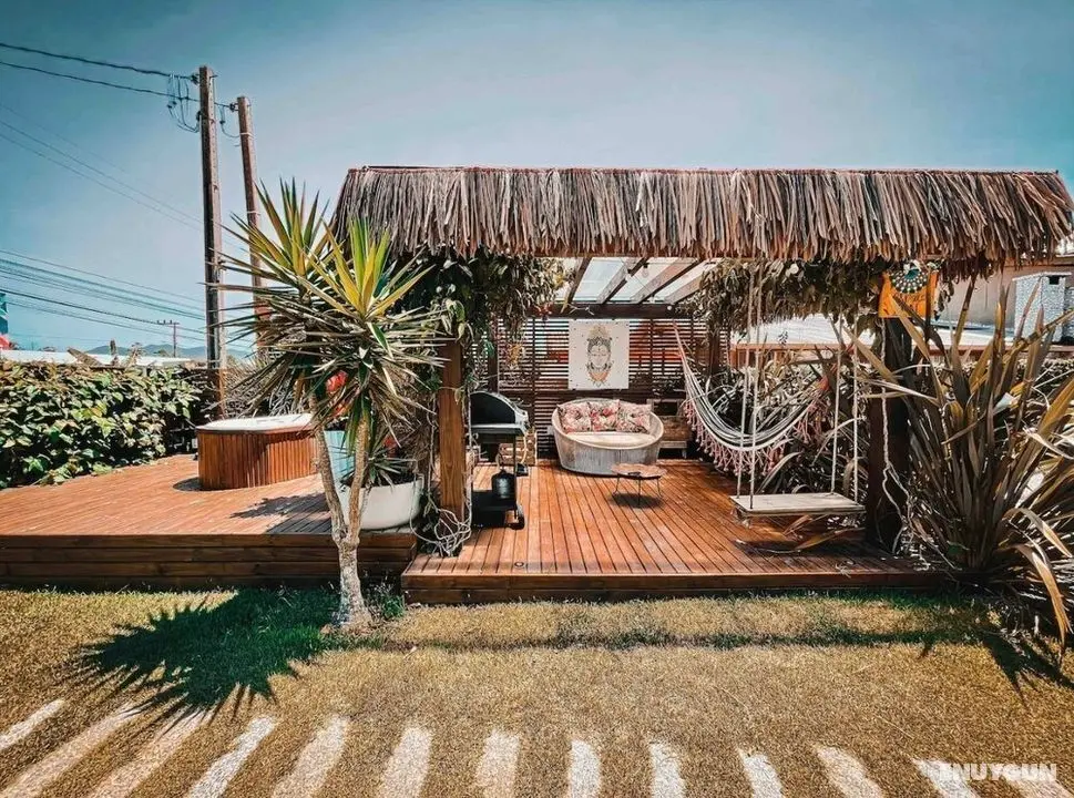 Ombak Bagus Surf Villa Desert Point - Oda Düzeni
