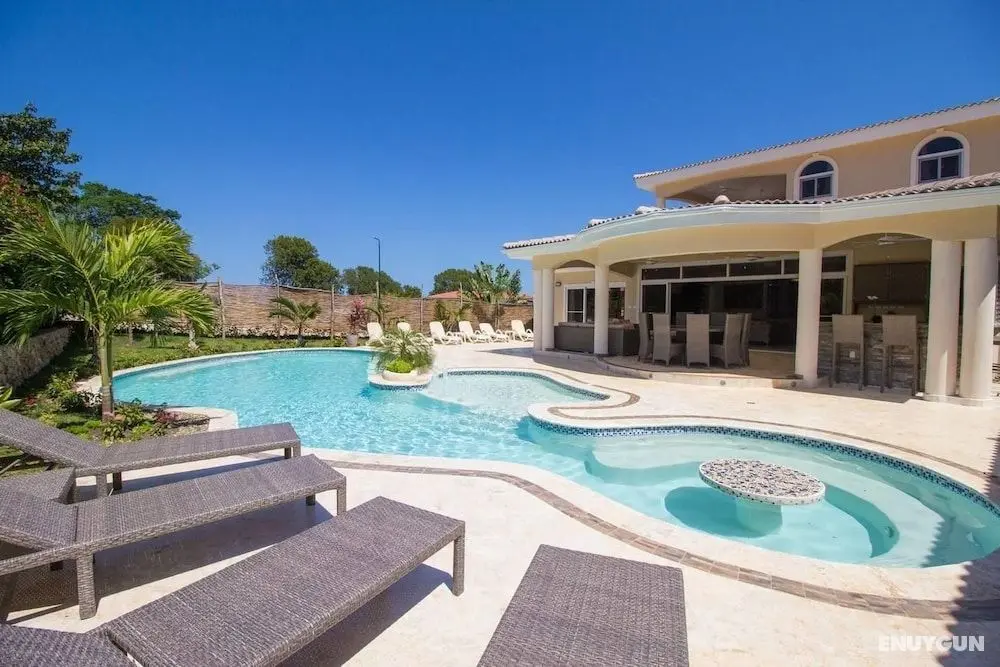 One of a Kind 6 Bedroom Luxury Villa - Havuz