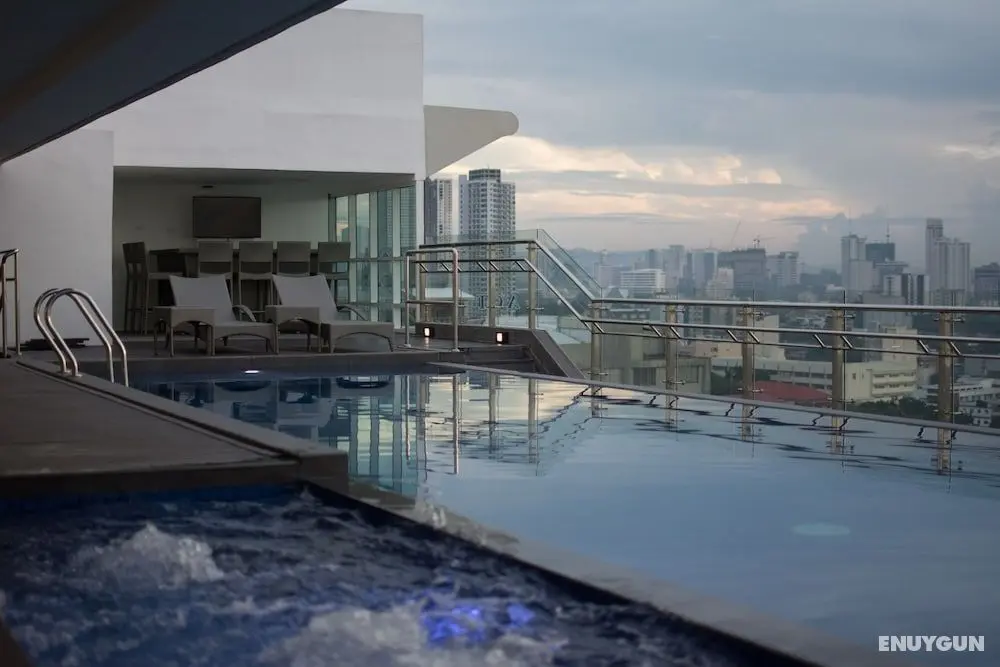 One Central Hotel - Havuz