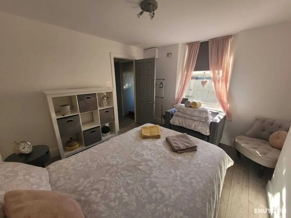 One Double Bed- Two Sofa Beds, Private Garden - Öne Çıkan Resim