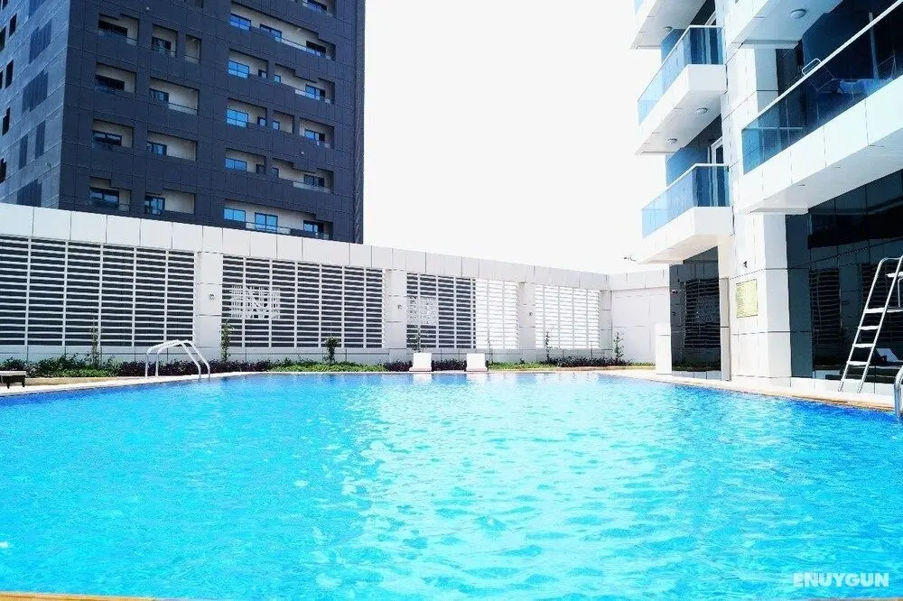 One Perfect Stay - Studio at Safeer - Havuz