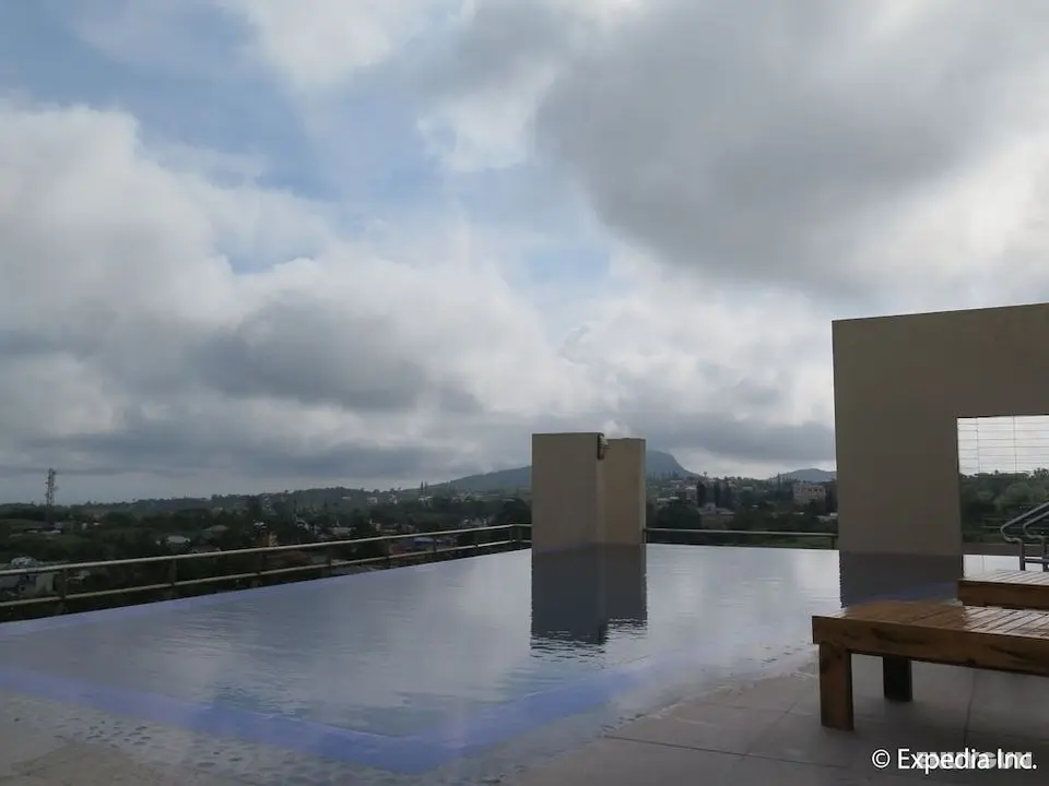 One Tagaytay Place - Havuz