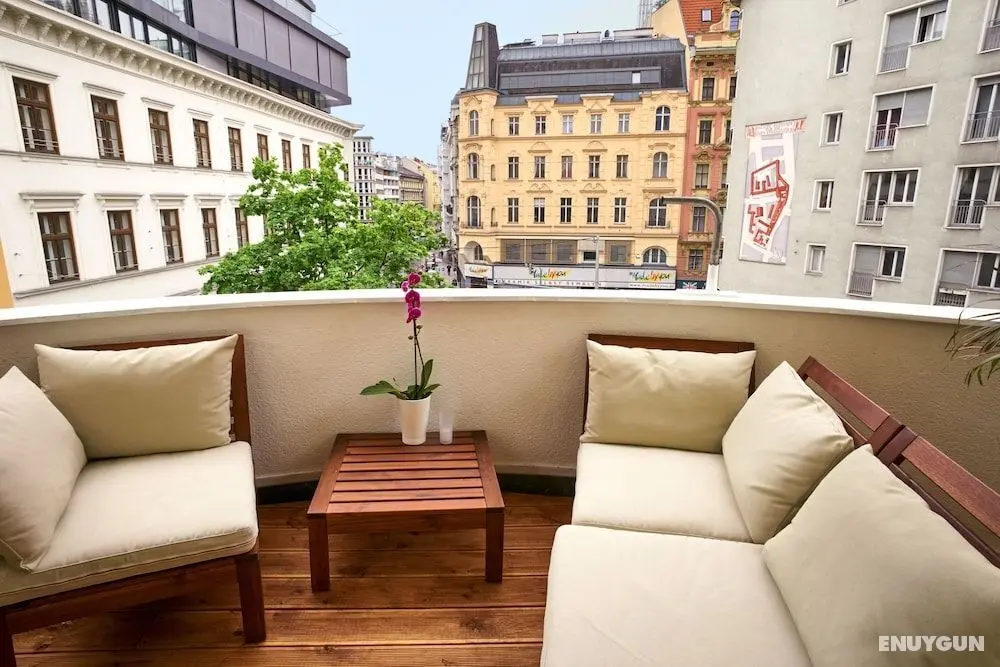 Opera Street Apartments - Oda Manzaraları