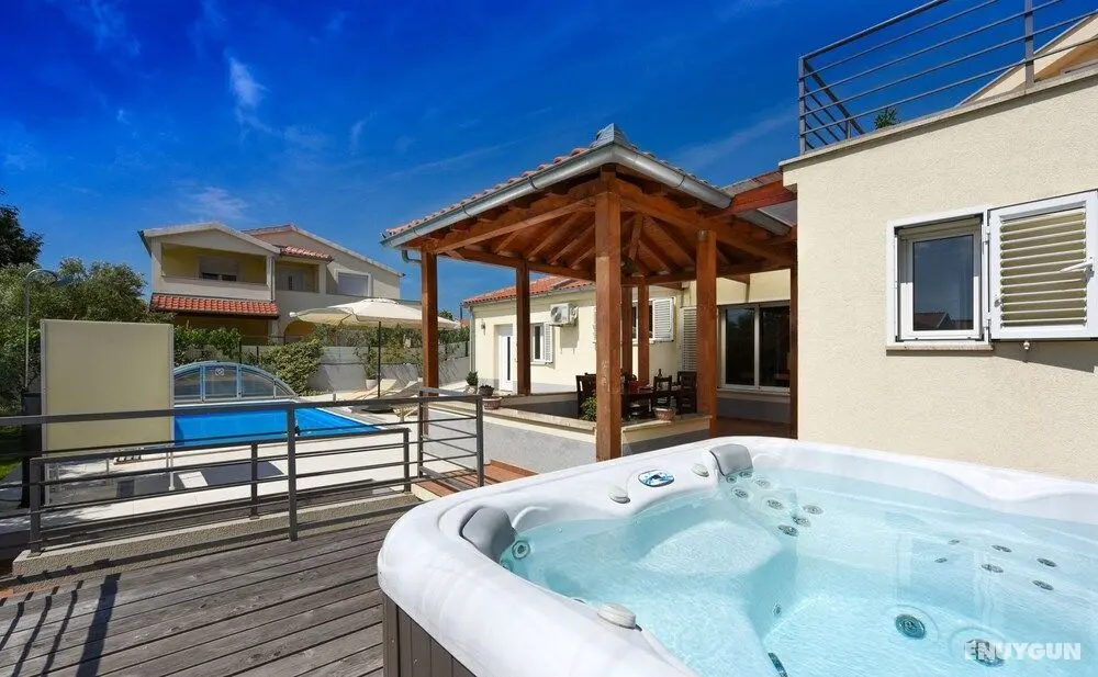 Villa Origano Villa in Center of Zadar With Pool Jacuzzi Playground for Children - Oda