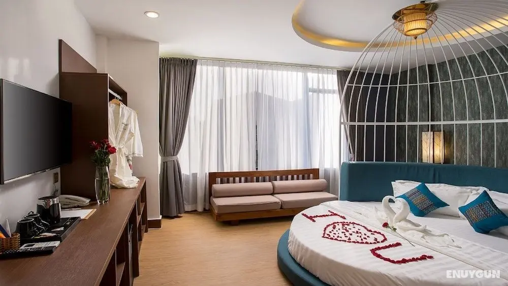 Orussey One Boutique - Öne Çıkan Resim