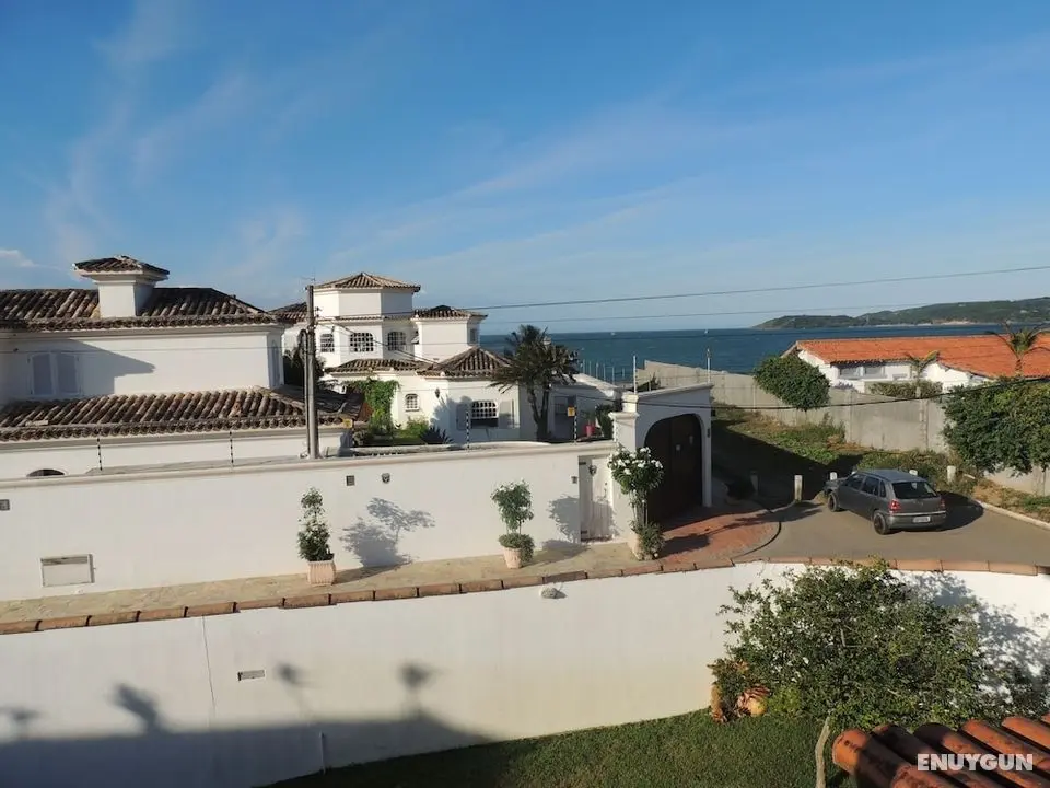 Ótima Casa com Vista para a Praia de Manguinhos - Oda Manzaraları