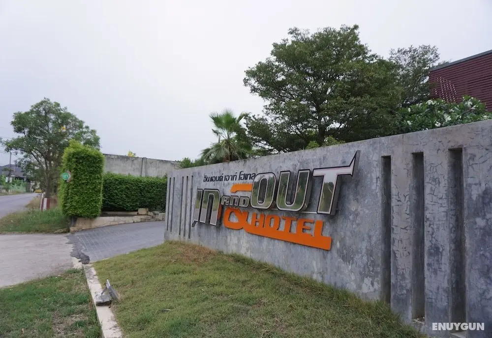 In and Out Hotel - Öne Çıkan Resim