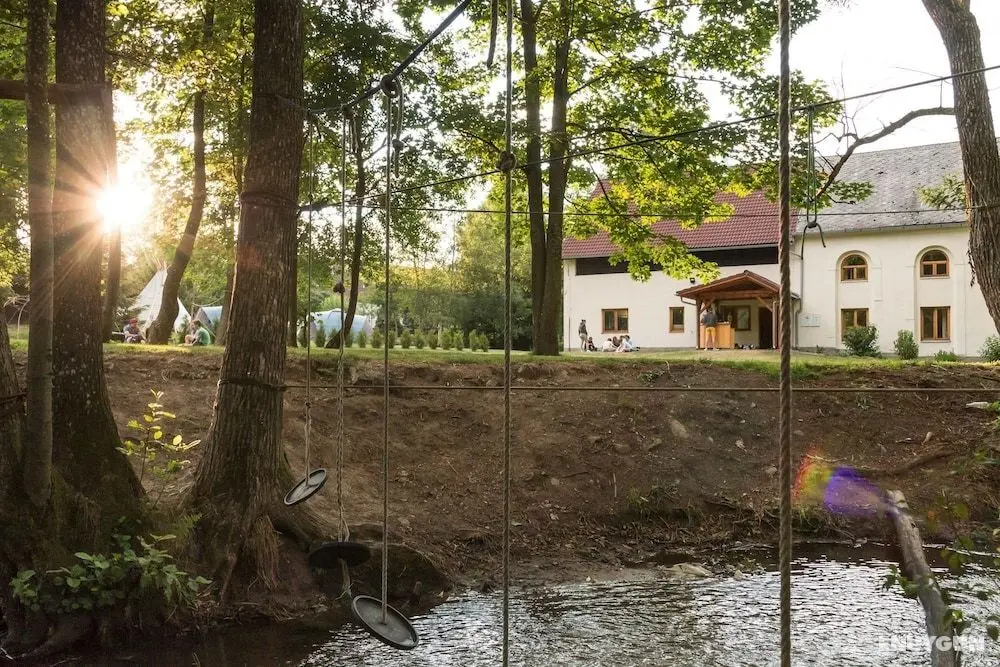 Outline Centrum Jiricna - Öne Çıkan Resim