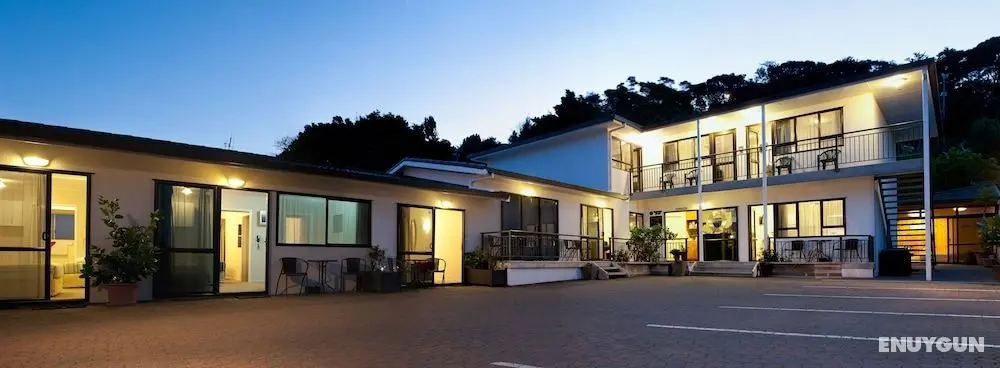 Outrigger Motel - Öne Çıkan Resim