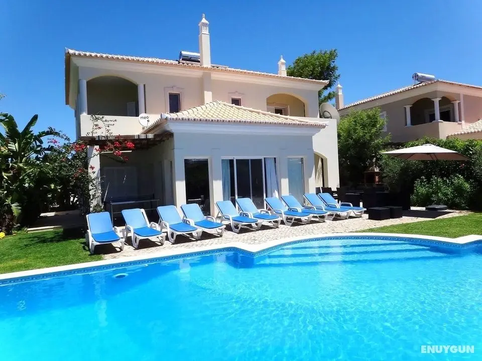 Outstanding Villa Very Well Located Near The Beach - Havuz