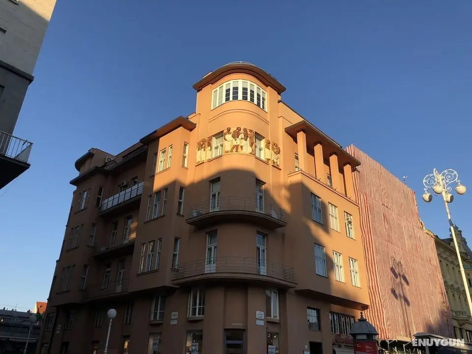 Oval Main Square Apartment - Öne Çıkan Resim