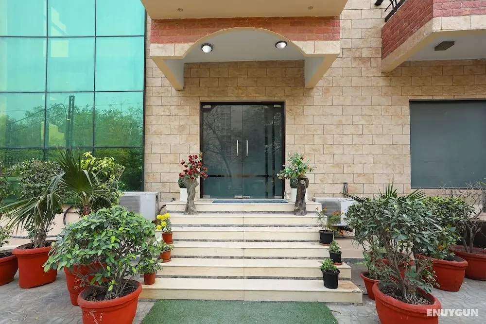 OYO 10057 Hotel Laksh Residency - Dış Mekan