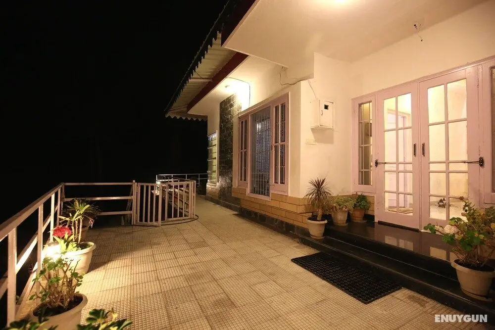 OYO 10097 Home Luxury Cottage Chail - Oda Düzeni