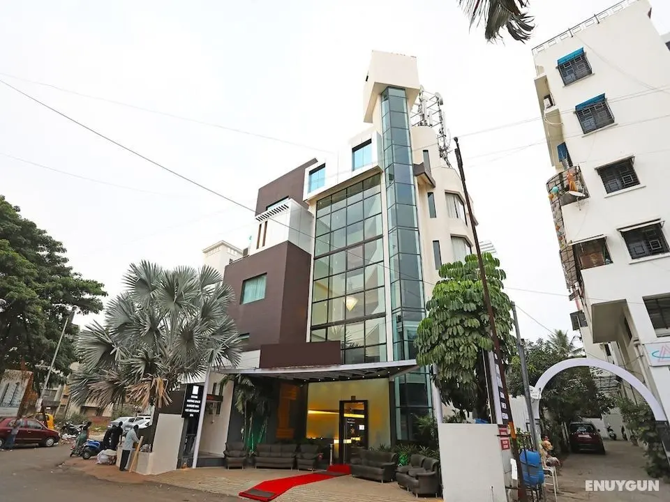 OYO 10672 Hotel Riviera - Dış Mekan