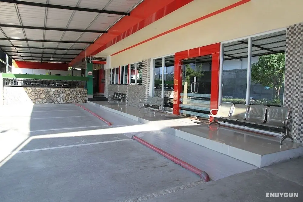 OYO 1264 Brizky Hotel - Dış Mekan