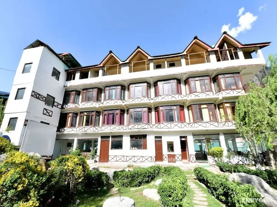 OYO 13841 Whispering Woods - Dış Mekan