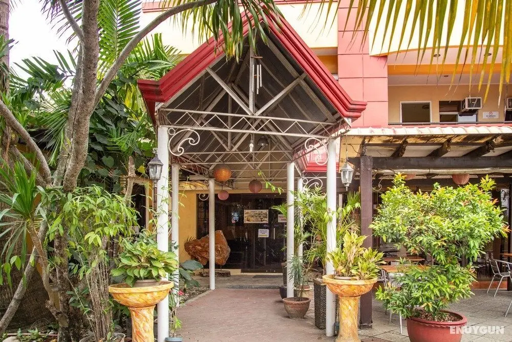 OYO 142 Golden Belle Apartelle & Suites - Dış Mekan
