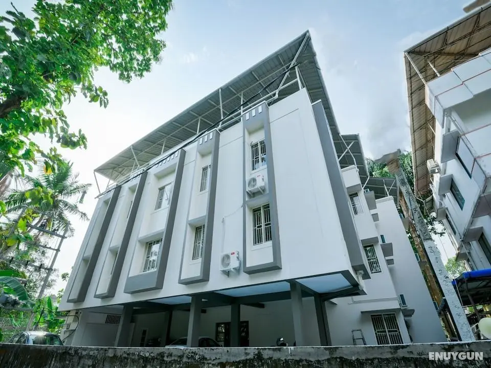 OYO 14271 Modern Studio Near Lulu Mall - Öne Çıkan Resim