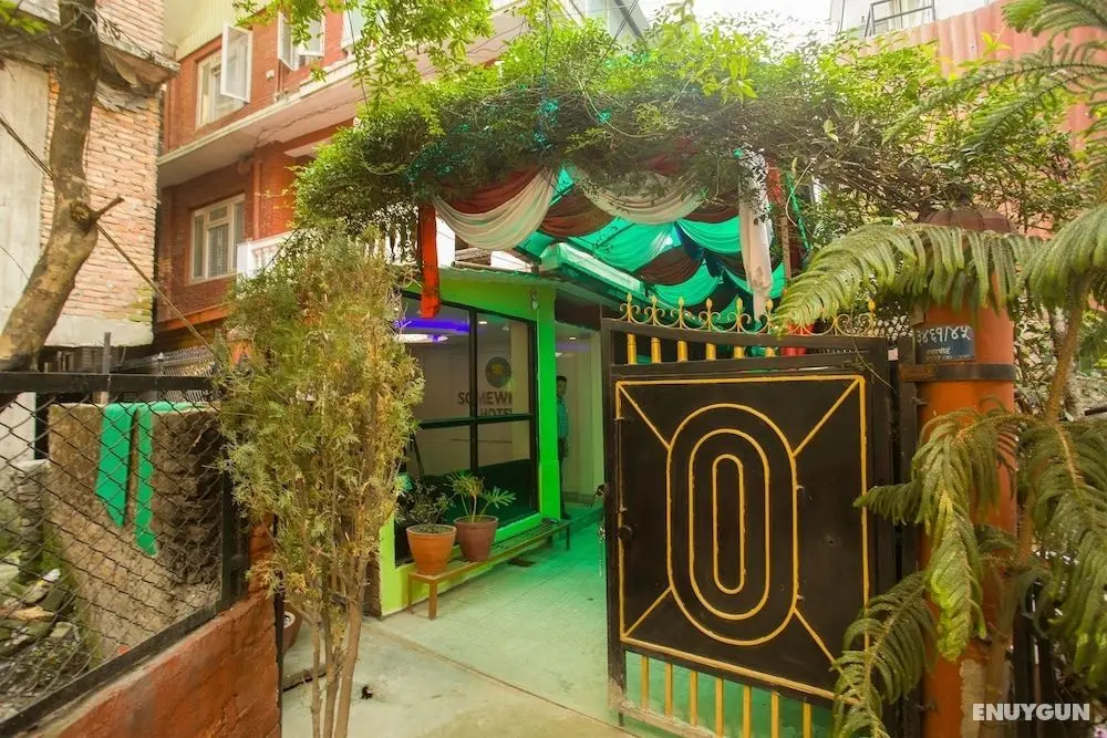 OYO 146 Somewhere Hotel & Restaurant - Dış Mekan