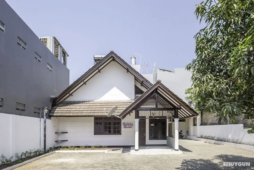 OYO 1568 Stasiun Ka Cirebon Guest House - Dış Mekan