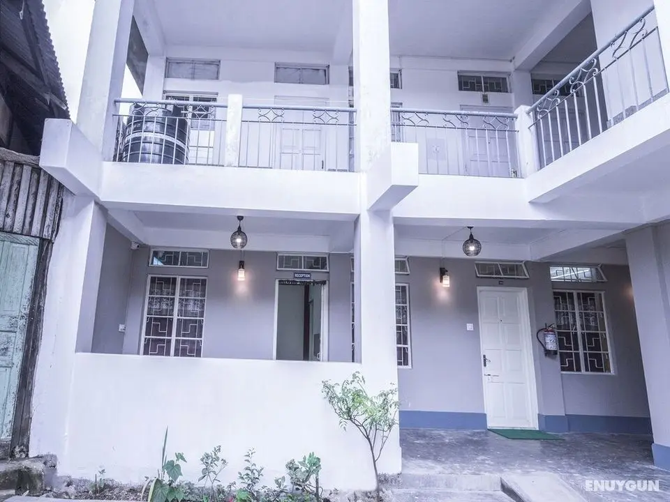 OYO 16152 Home Away Home - Dış Mekan