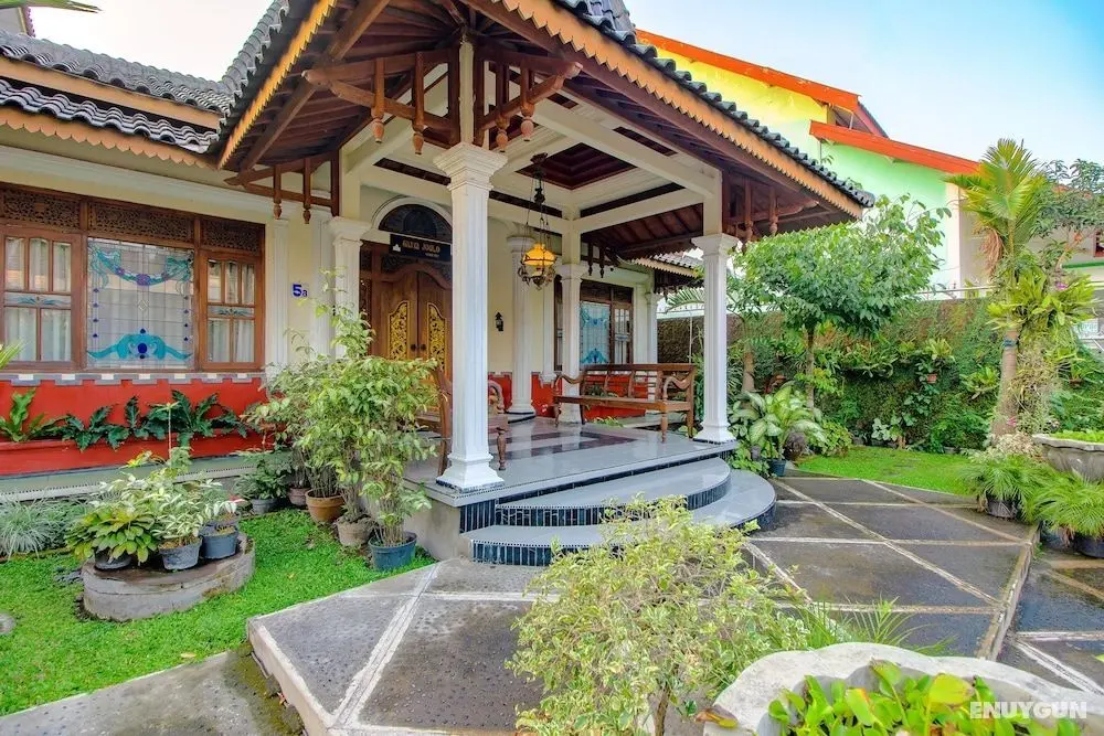 OYO 1650 Griya Joglo Homestay - Dış Mekan