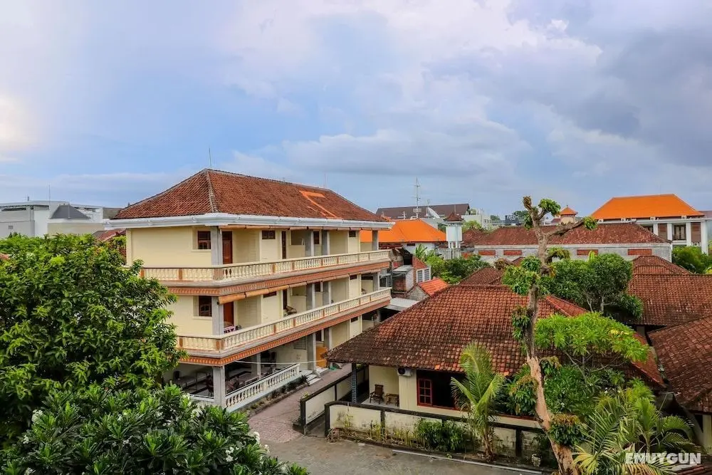 OYO 1654 Maha Bharata Kuta Inn - Dış Mekan