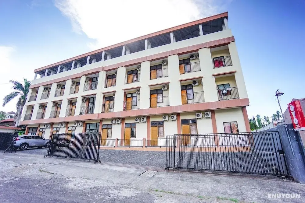 OYO 1693 Edward Residence Malalayang - Dış Mekan