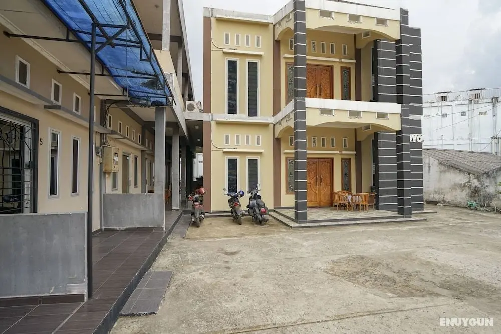 OYO 2036 Afifah Homestay Syariah - Dış Mekan