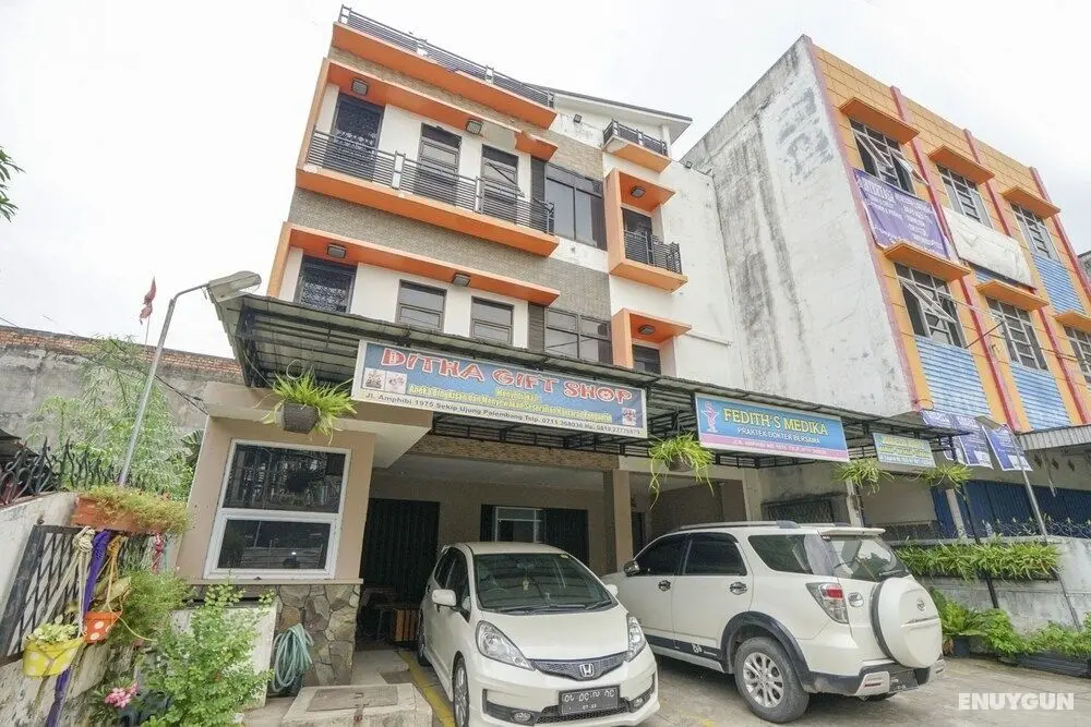 OYO 2067 Fedith Kost Syariah - Dış Mekan