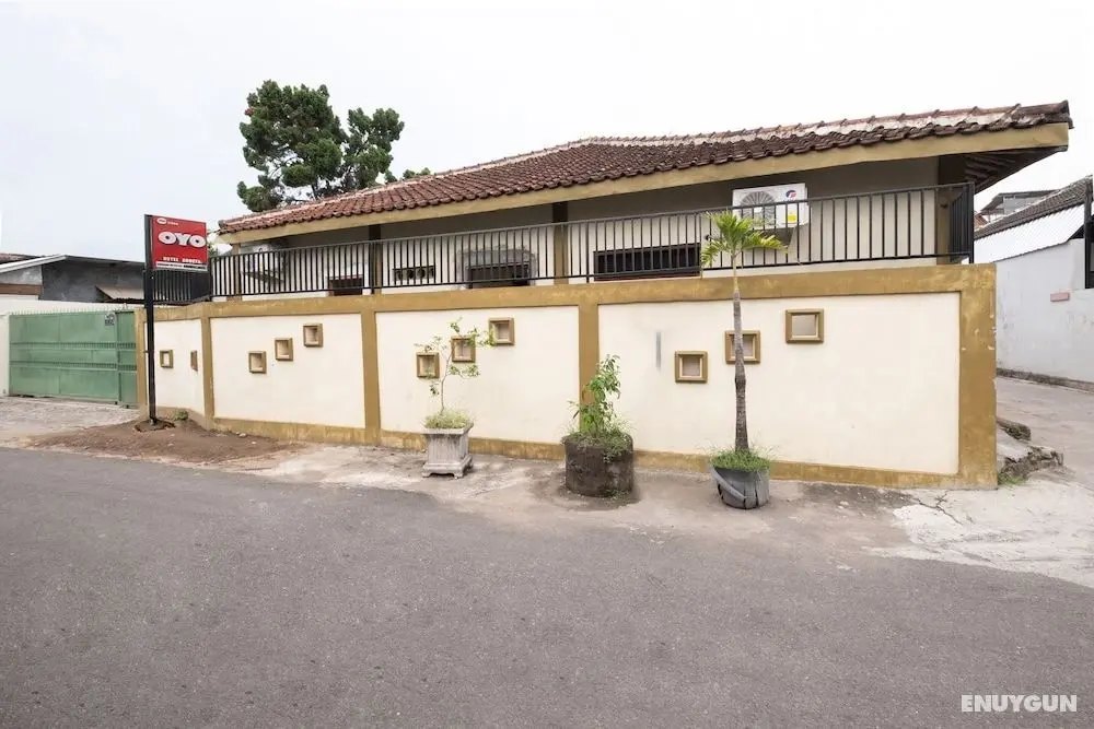OYO 2394 Hotel Brosta - Dış Mekan
