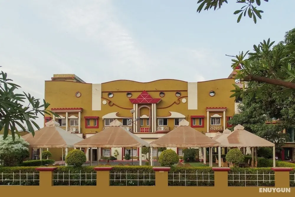 OYO 24547 Hotel Vishwas Bar and Club Resort - Dış Mekan
