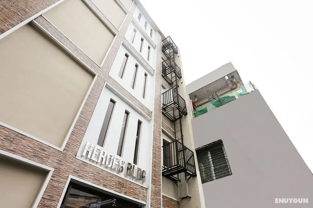 OYO 246 Heroes Building - Dış Mekan