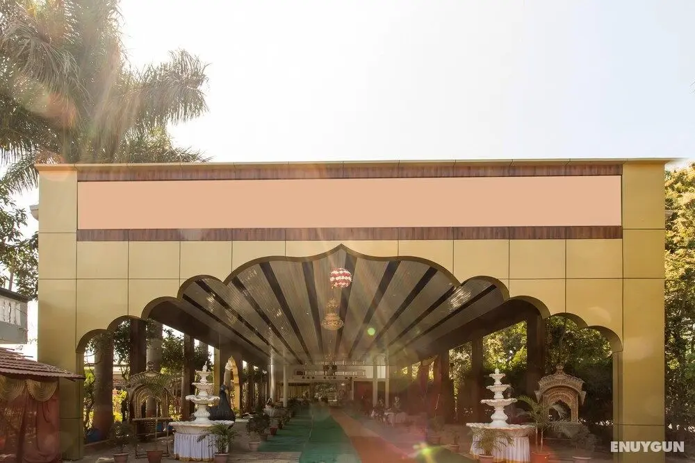 OYO 28591 Hotel Madur Milan Garden - Dış Mekan