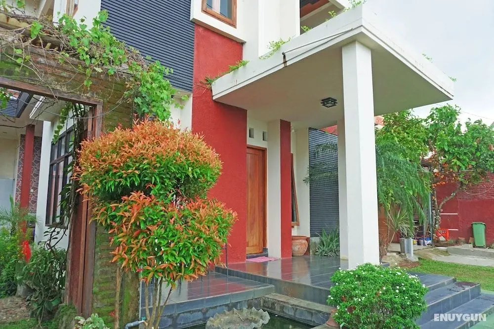 OYO 2860 The Castury Homestay Syariah - Dış Mekan