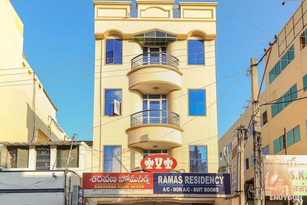 OYO 28750 Ramas Residency - Dış Mekan