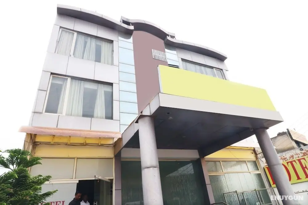 OYO 4849 Hotel Staywell - Dış Mekan